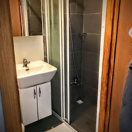 Rodos شقة فندقية 2*